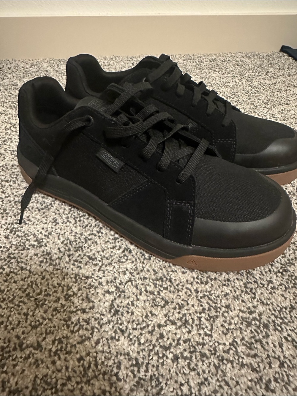 Keen Men's Black Sneakers with Brown Sole